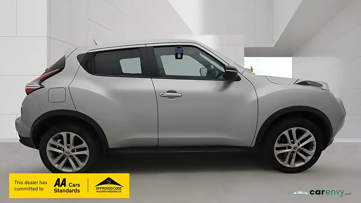 Used 2015 Nissan Juke Acenta Premium Silver - Interior and Exterior details 5