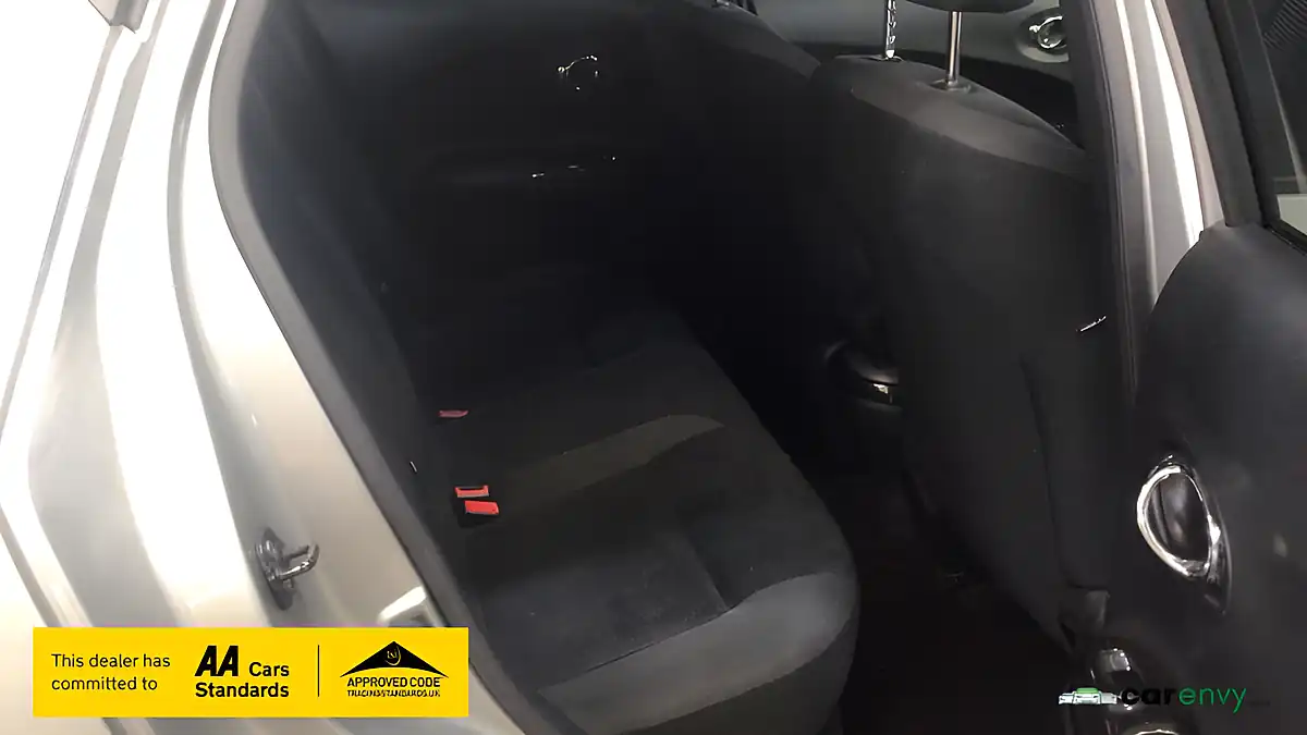 Used 2015 Nissan Juke Acenta Premium Silver - Interior and Exterior details 9
