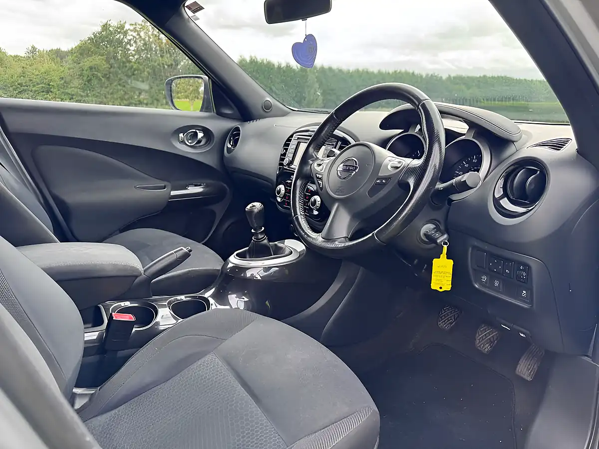 Used 2015 Nissan Juke Acenta Premium Silver - Interior and Exterior details 13