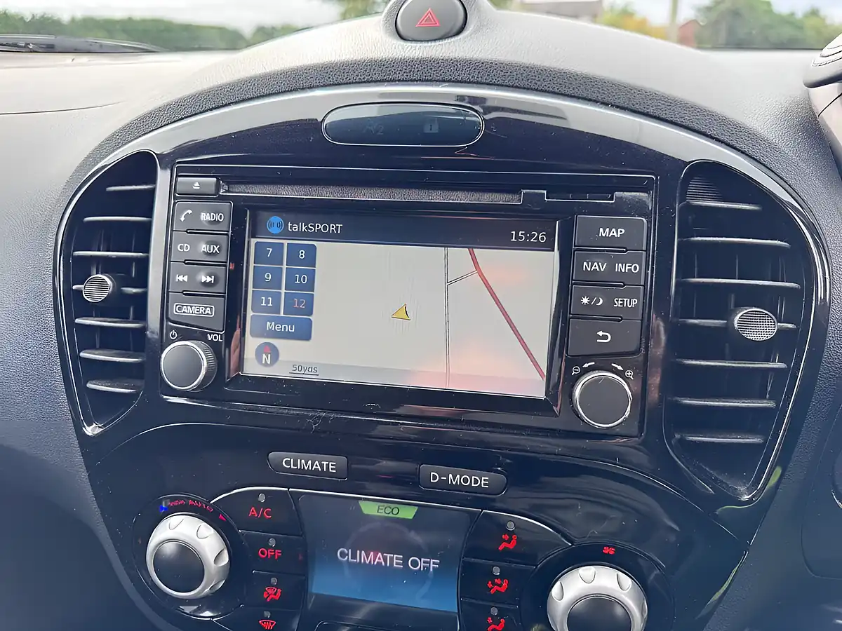 Used 2015 Nissan Juke Acenta Premium Silver - Interior and Exterior details 15