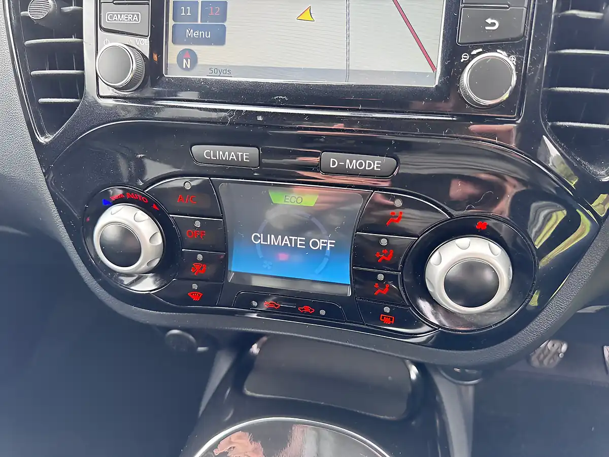 Used 2015 Nissan Juke Acenta Premium Silver - Interior and Exterior details 16