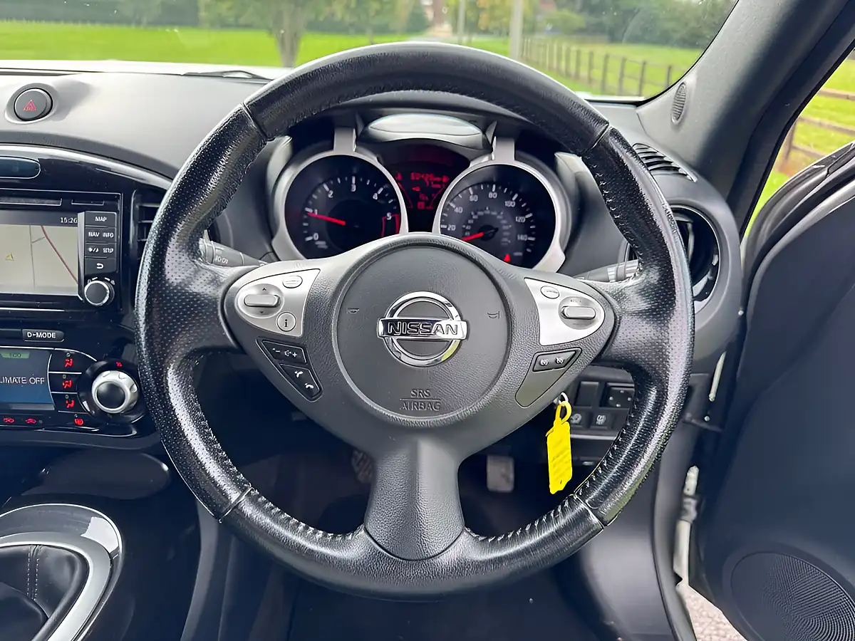 Used 2015 Nissan Juke Acenta Premium Silver - Interior and Exterior details 17