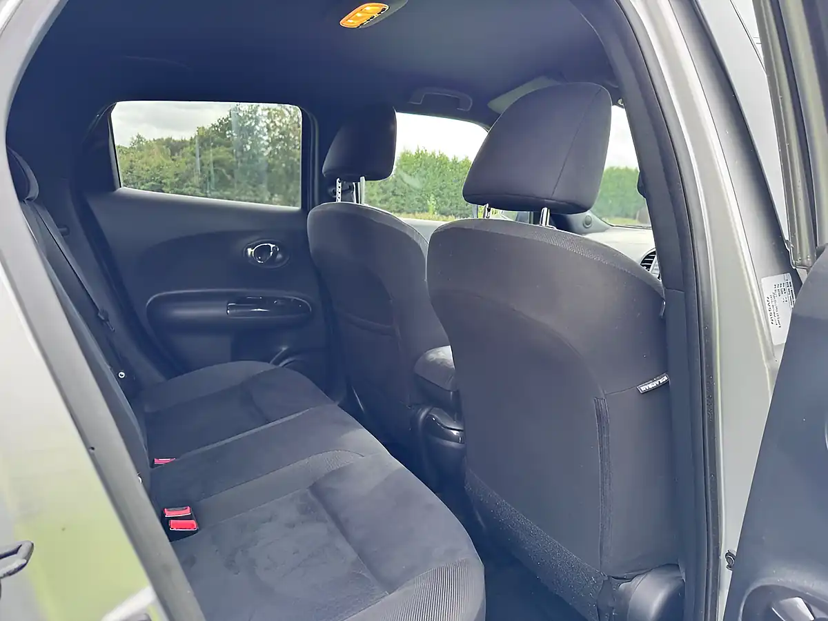 Used 2015 Nissan Juke Acenta Premium Silver - Interior and Exterior details 18