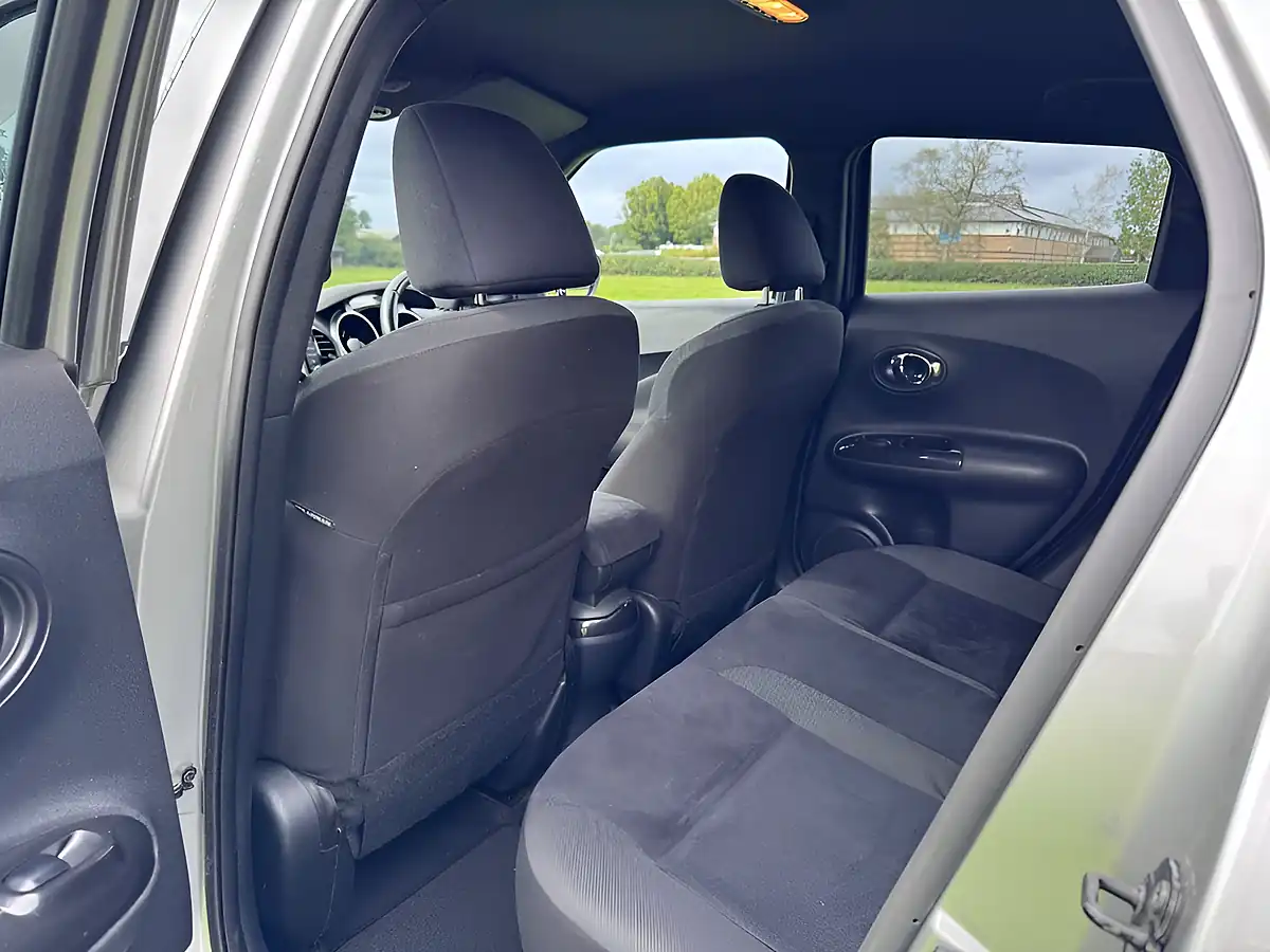 Used 2015 Nissan Juke Acenta Premium Silver - Interior and Exterior details 19