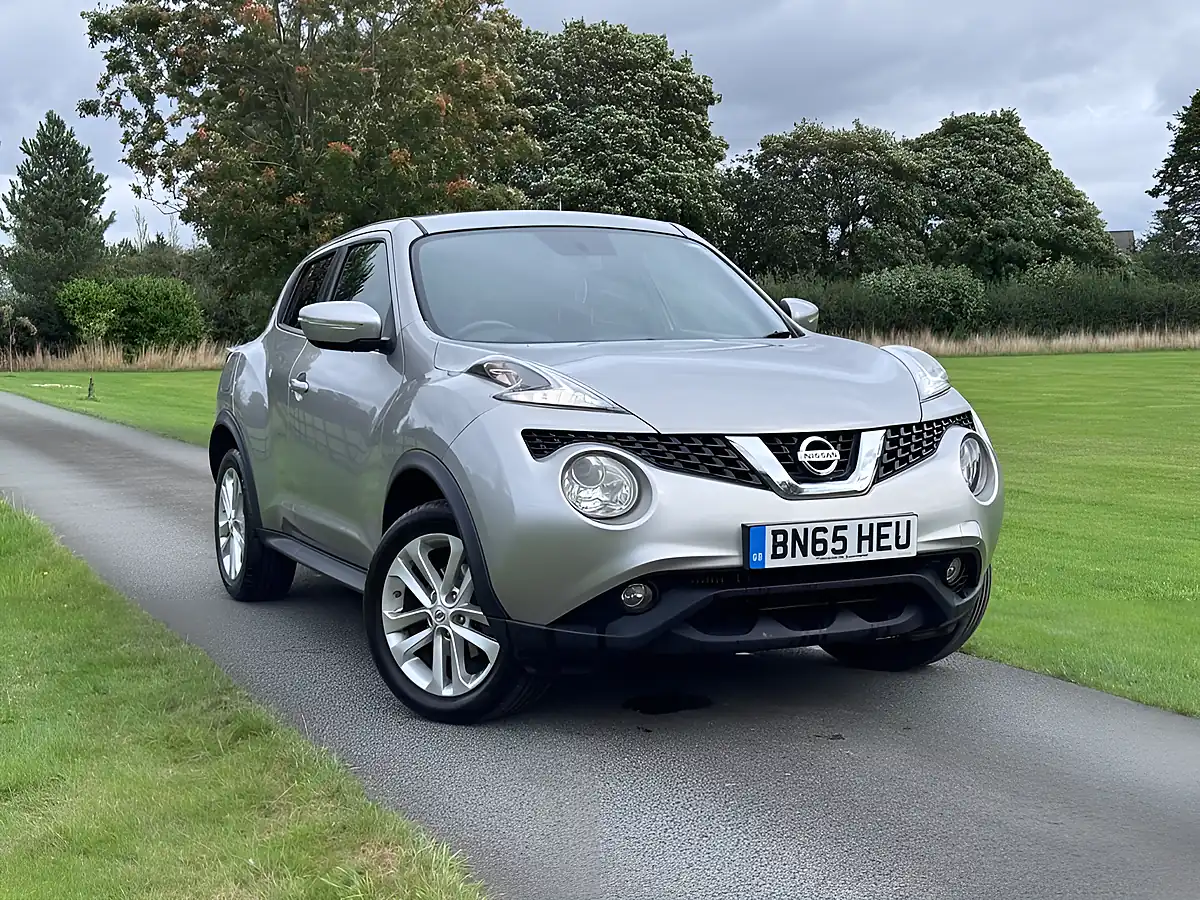 Used 2015 Nissan Juke Acenta Premium Silver - Interior and Exterior details 2