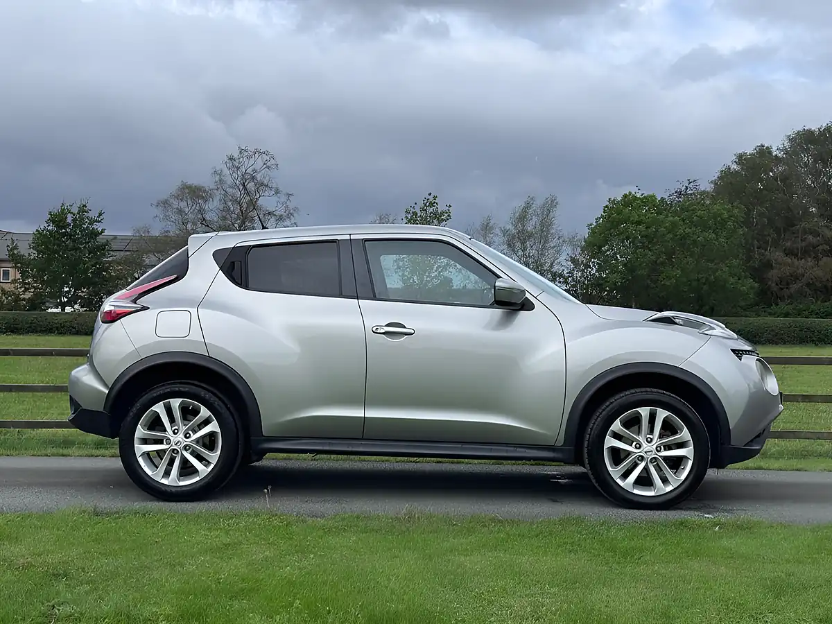 Used 2015 Nissan Juke Acenta Premium Silver - Interior and Exterior details 3