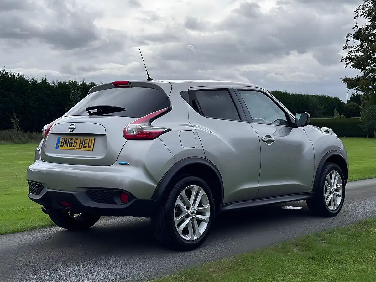 Used 2015 Nissan Juke Acenta Premium Silver - Interior and Exterior details 4