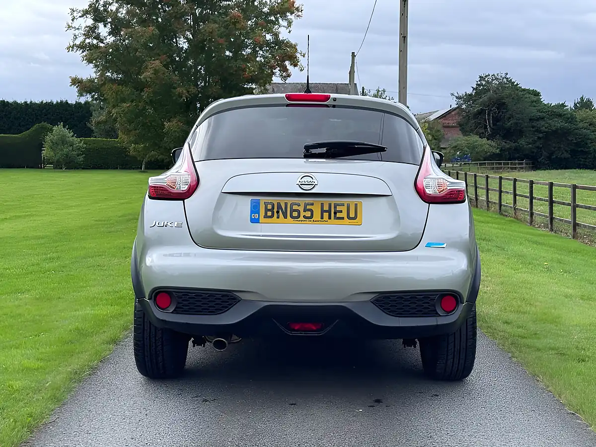 Used 2015 Nissan Juke Acenta Premium Silver - Interior and Exterior details 5