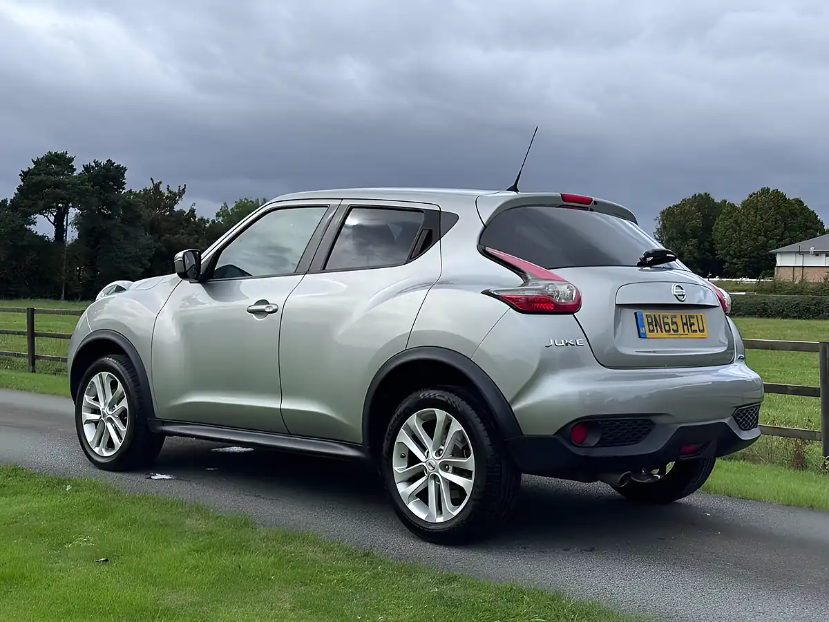 Used 2015 Nissan Juke Acenta Premium Silver - Interior and Exterior details 6