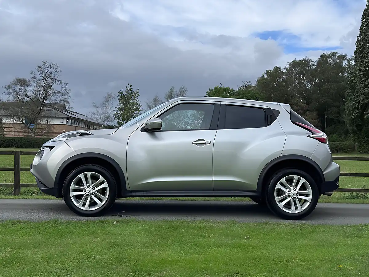Used 2015 Nissan Juke Acenta Premium Silver - Interior and Exterior details 7