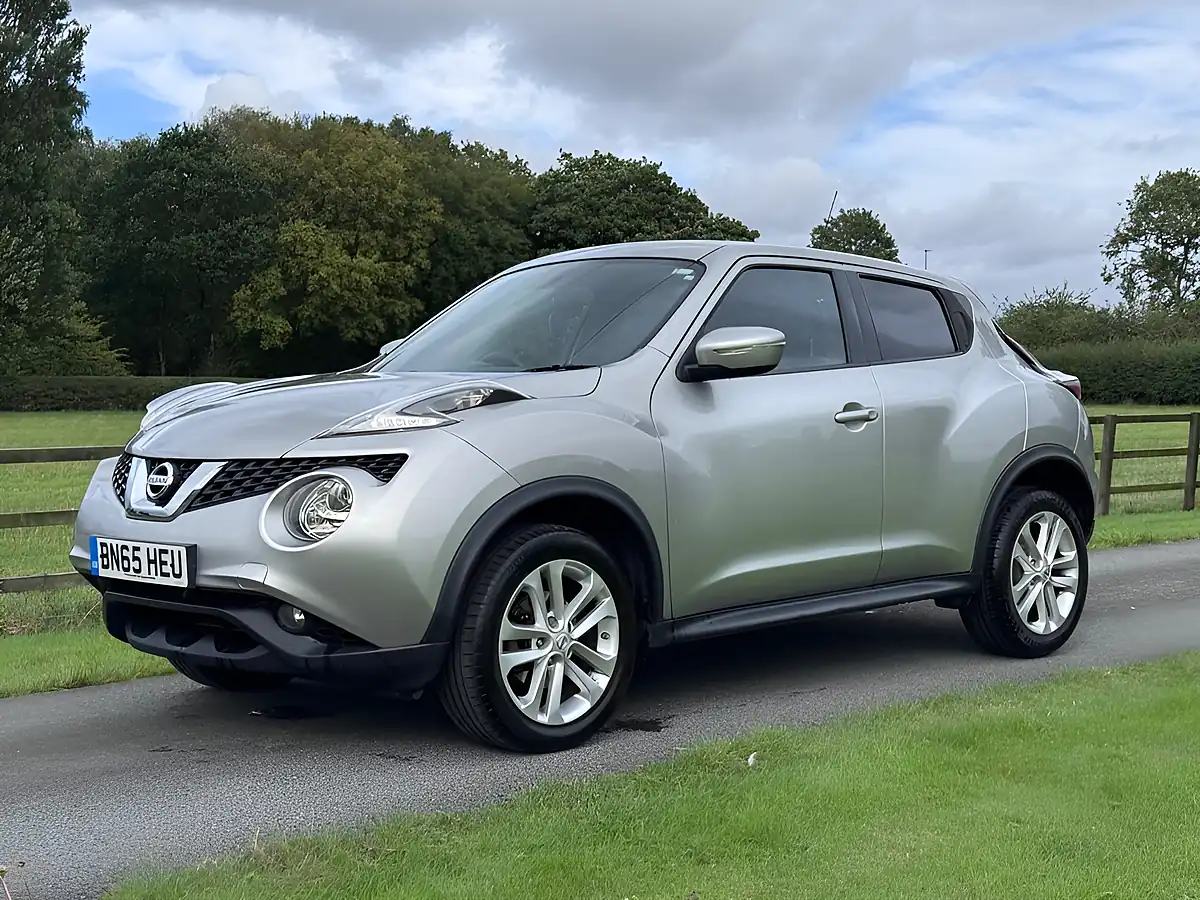Used 2015 Nissan Juke Acenta Premium Silver - Interior and Exterior details 8