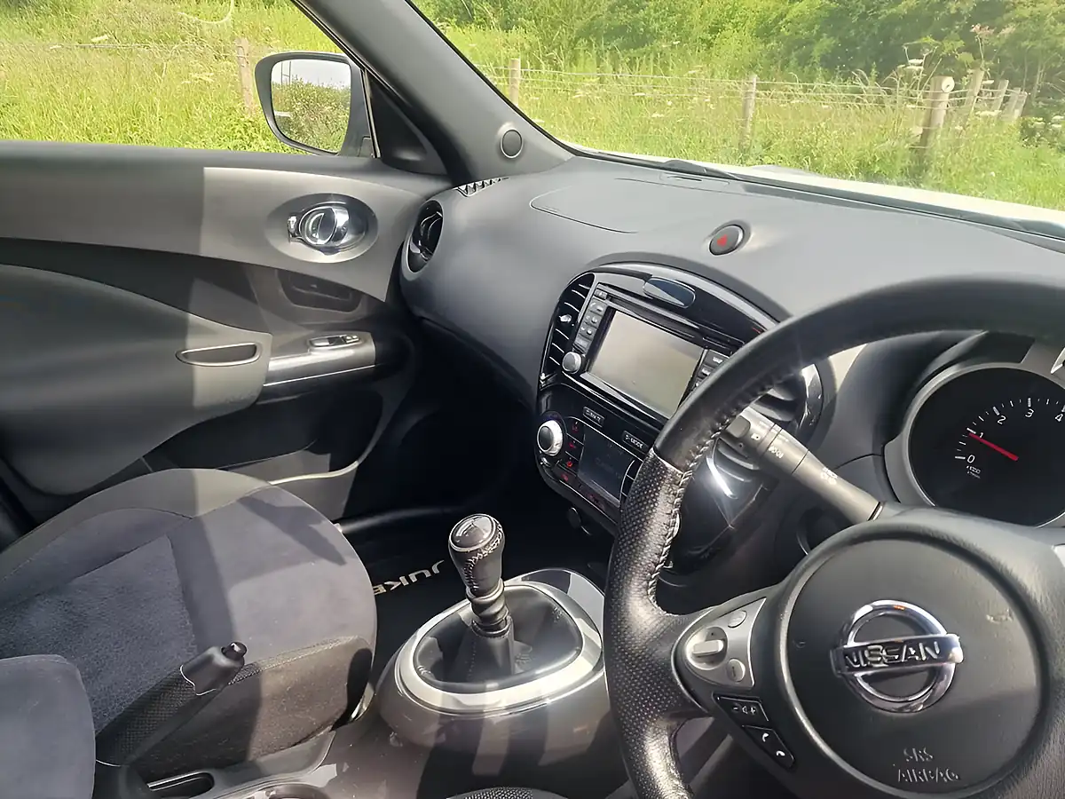 Used 2015 Nissan Juke Acenta Premium White - Interior and Exterior details 11