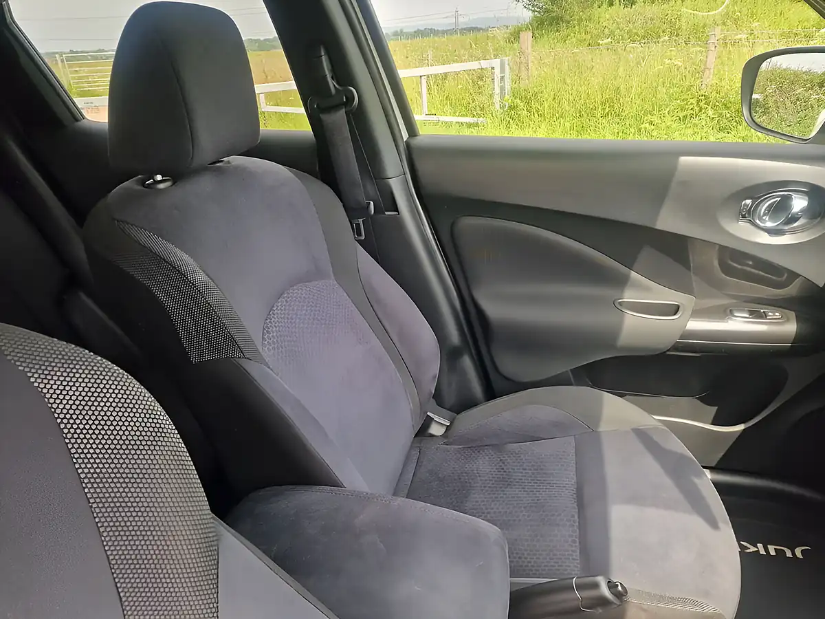 Used 2015 Nissan Juke Acenta Premium White - Interior and Exterior details 12