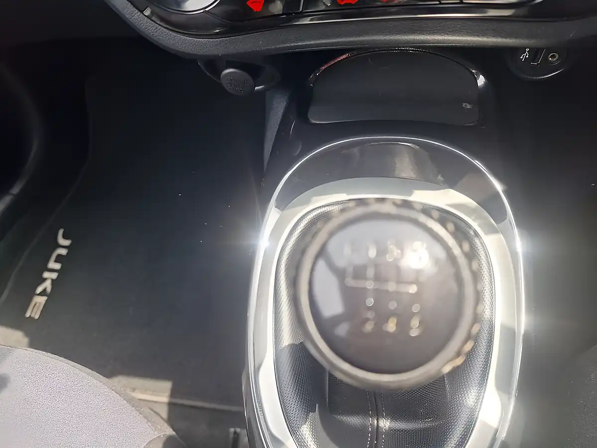Used 2015 Nissan Juke Acenta Premium White - Interior and Exterior details 16