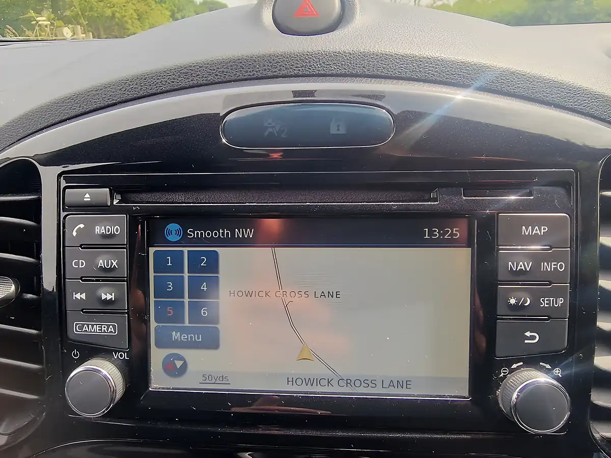Used 2015 Nissan Juke Acenta Premium White - Interior and Exterior details 18