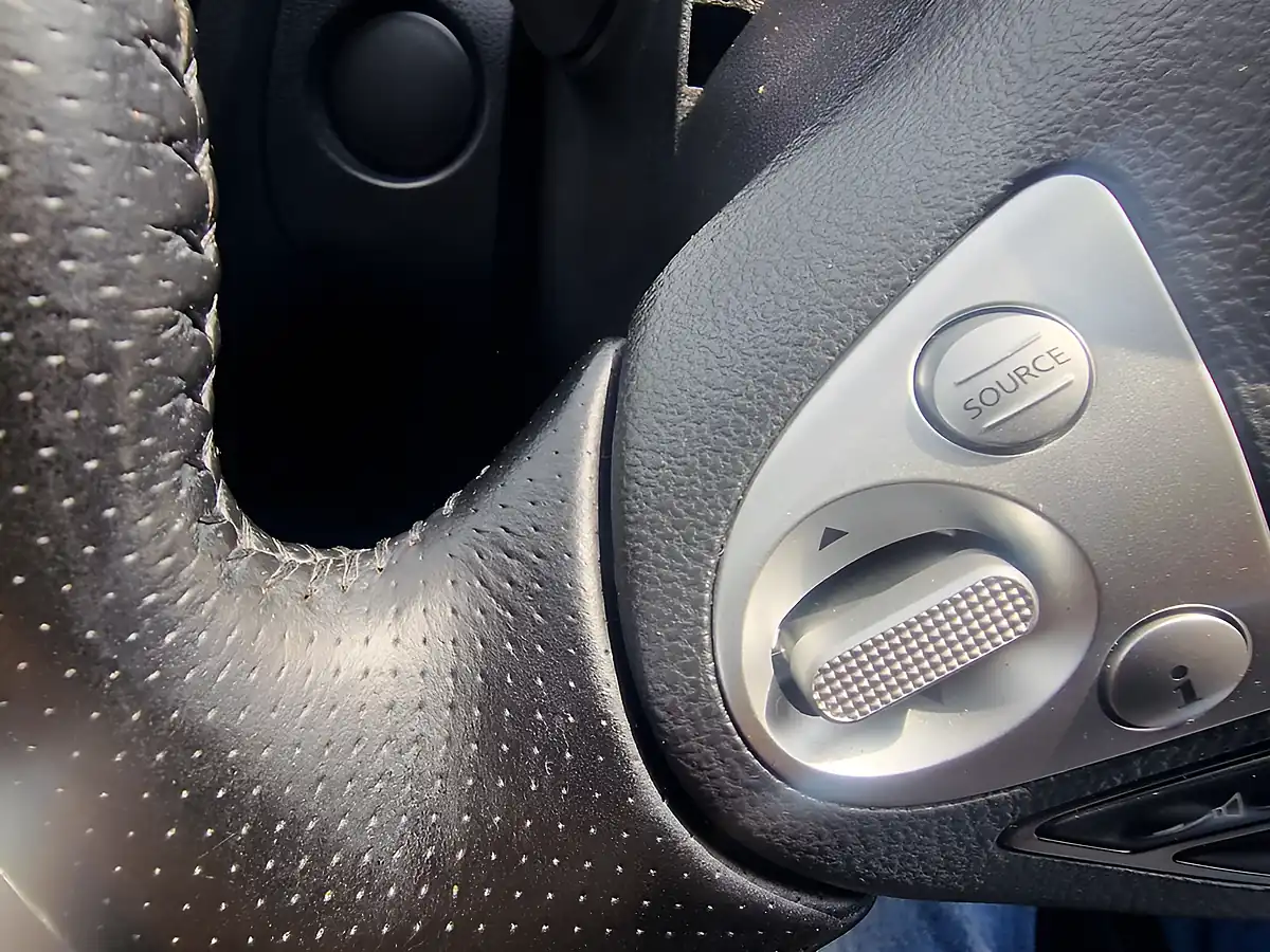 Used 2015 Nissan Juke Acenta Premium White - Interior and Exterior details 19