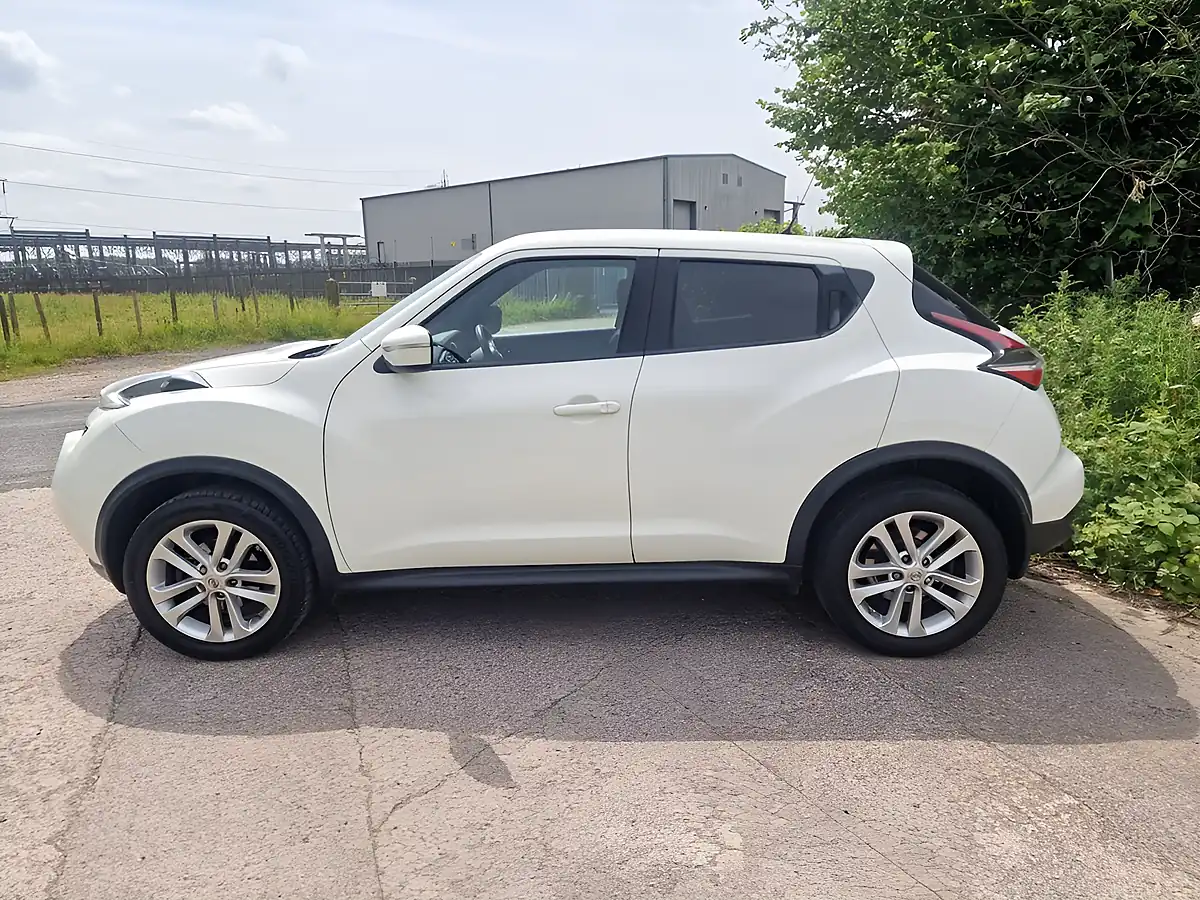 Used 2015 Nissan Juke Acenta Premium White - Interior and Exterior details 5