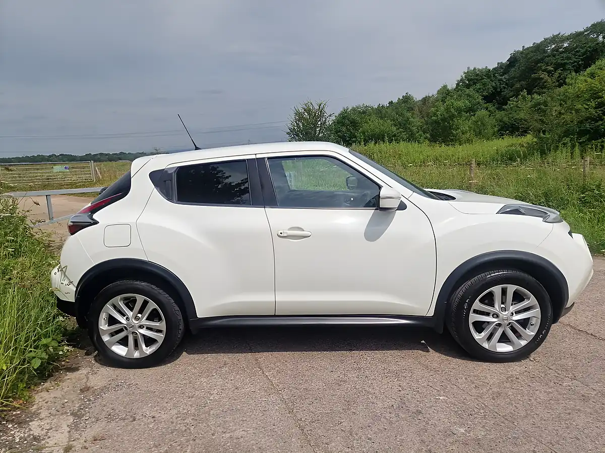 Used 2015 Nissan Juke Acenta Premium White - Interior and Exterior details 6