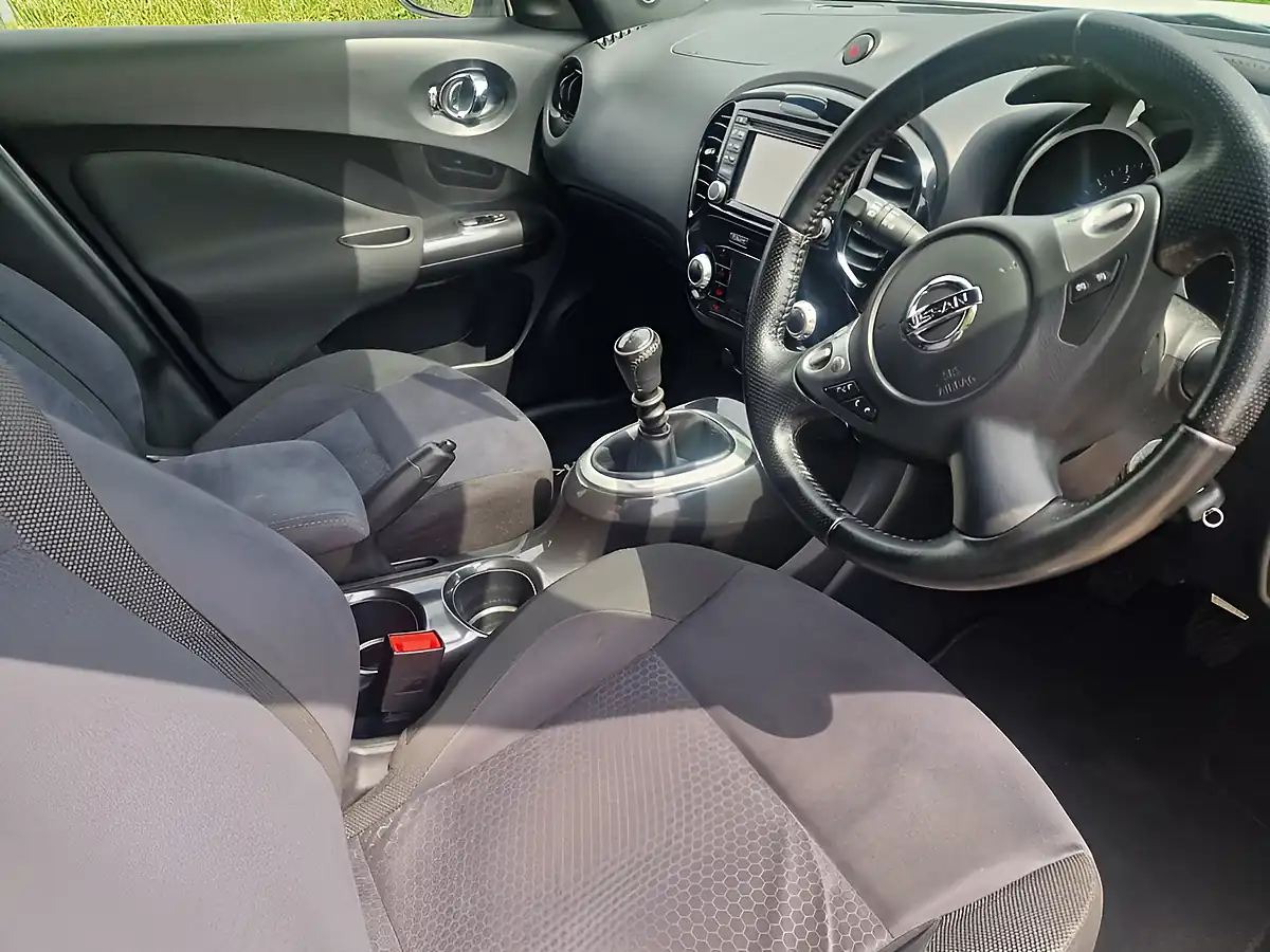 Used 2015 Nissan Juke Acenta Premium White - Interior and Exterior details 9