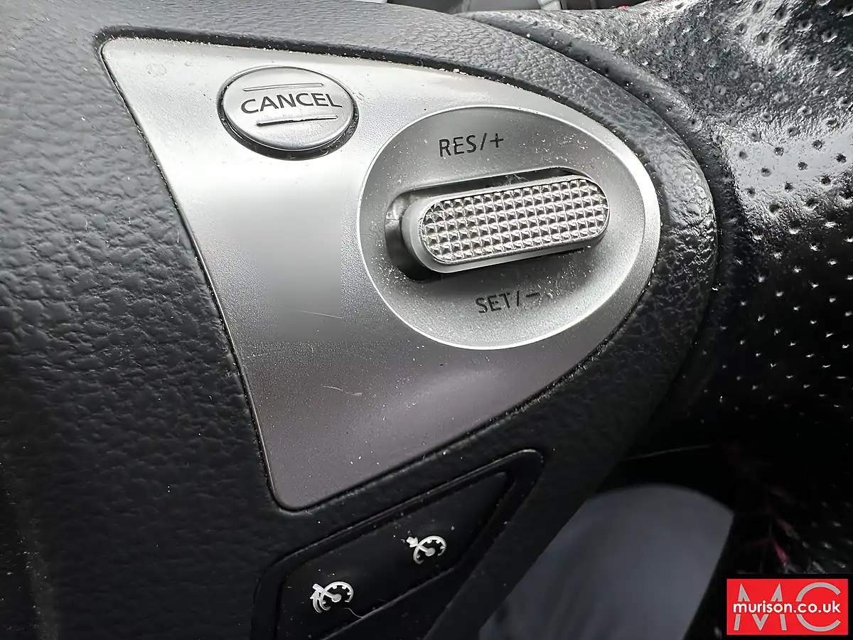 Used 2015 Nissan Juke Acenta Premium White - Interior and Exterior details 16