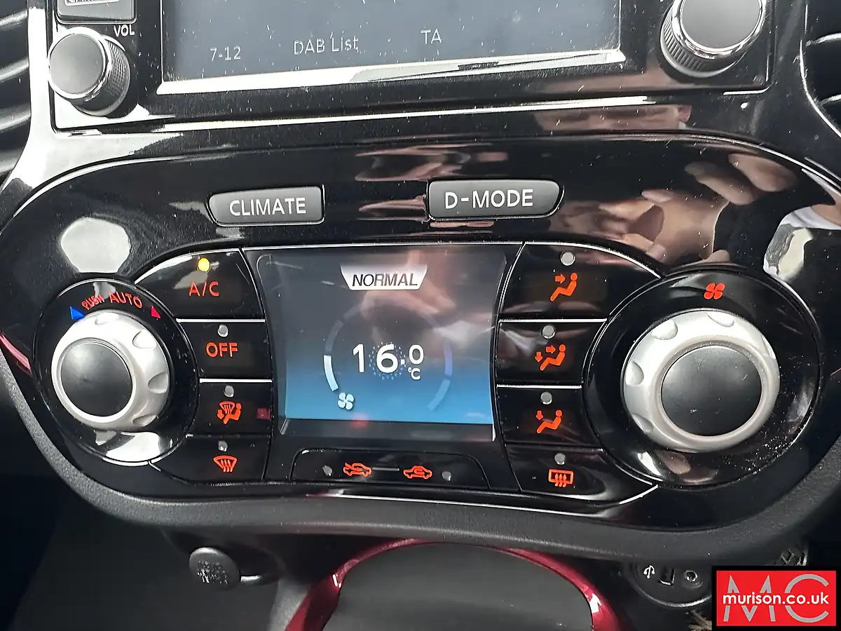 Used 2015 Nissan Juke Acenta Premium White - Interior and Exterior details 17