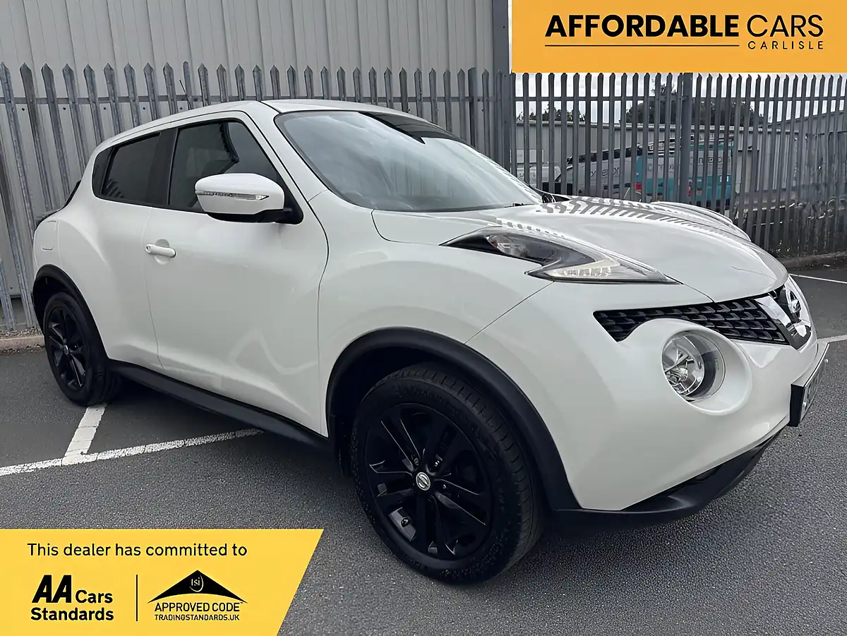 Used 2015 Nissan Juke Acenta Premium White - Front View