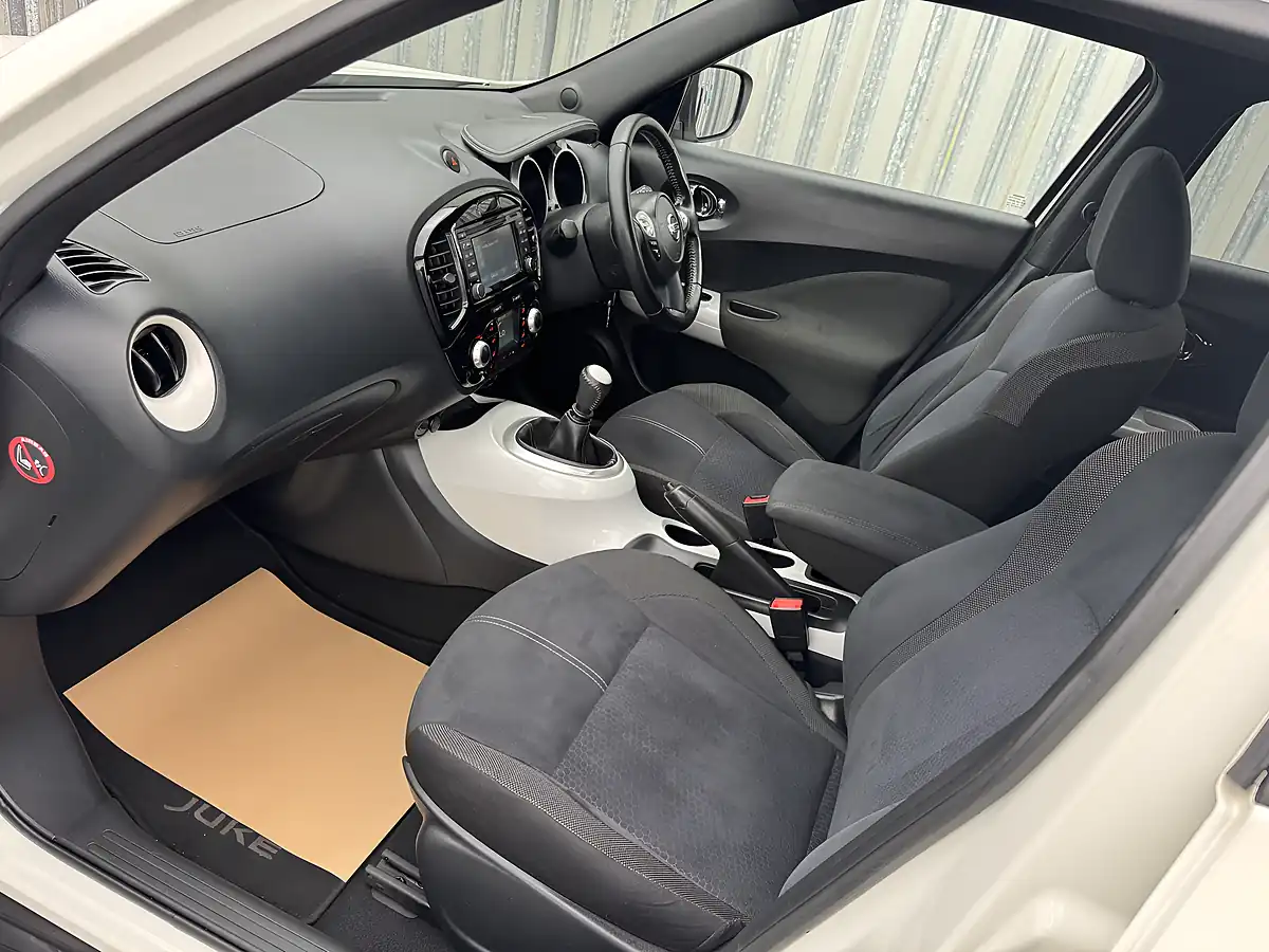 Used 2015 Nissan Juke Acenta Premium White - Interior and Exterior details 10
