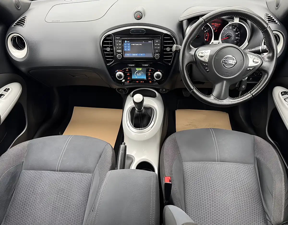 Used 2015 Nissan Juke Acenta Premium White - Interior and Exterior details 12