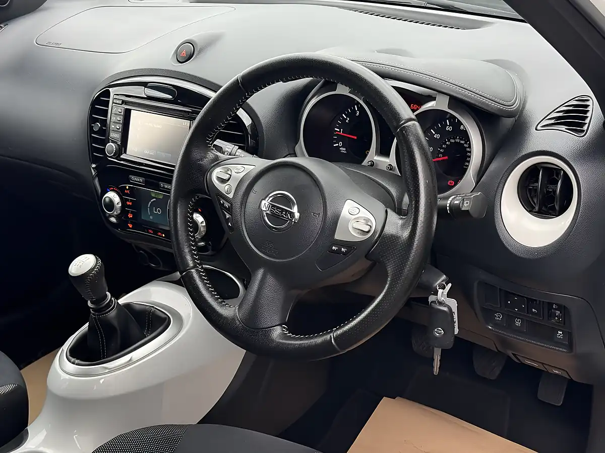 Used 2015 Nissan Juke Acenta Premium White - Interior and Exterior details 13
