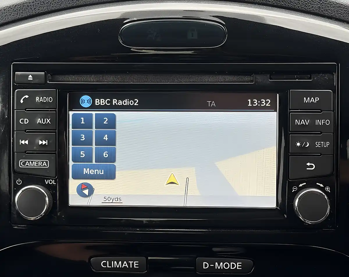 Used 2015 Nissan Juke Acenta Premium White - Interior and Exterior details 17