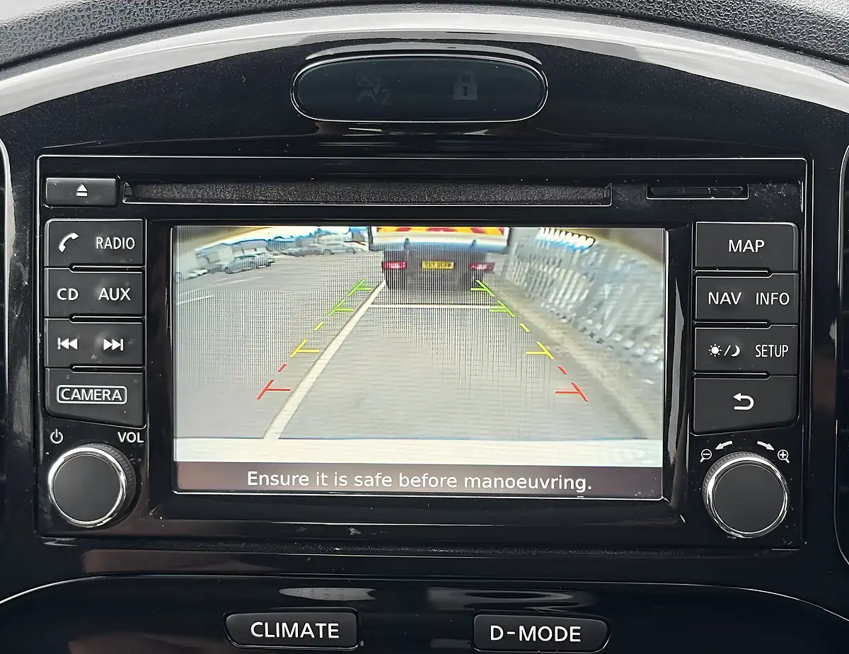 Used 2015 Nissan Juke Acenta Premium White - Interior and Exterior details 18