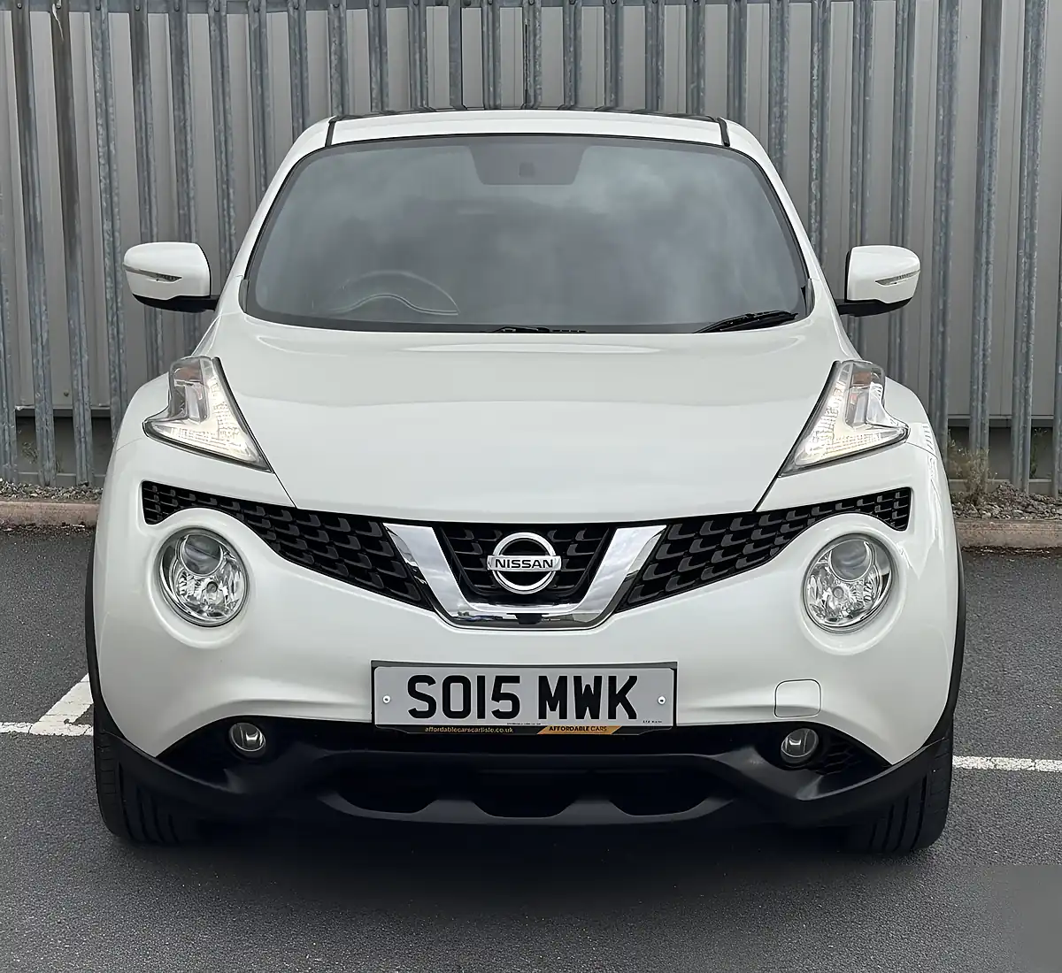 Used 2015 Nissan Juke Acenta Premium White - Interior and Exterior details 3