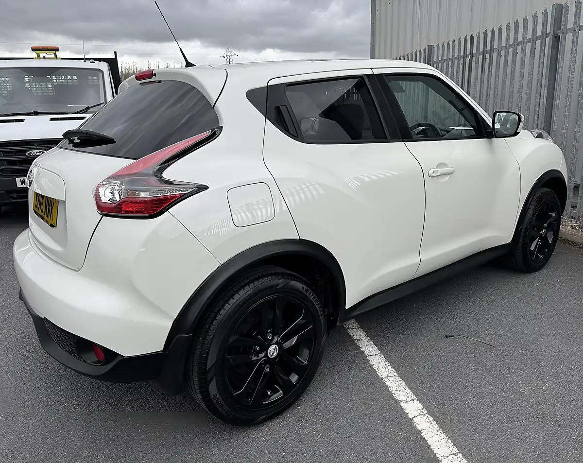 Used 2015 Nissan Juke Acenta Premium White - Interior and Exterior details 5