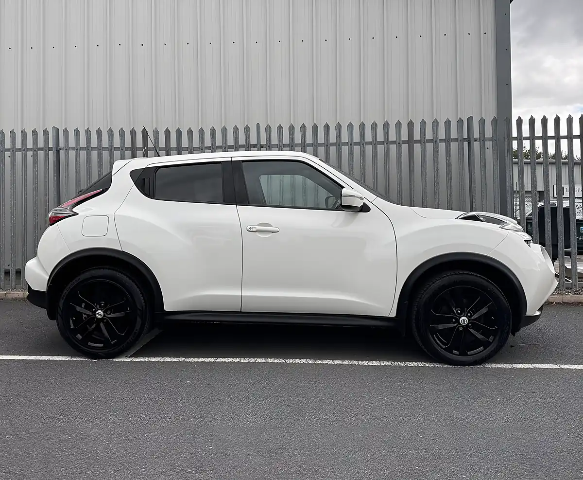 Used 2015 Nissan Juke Acenta Premium White - Interior and Exterior details 7