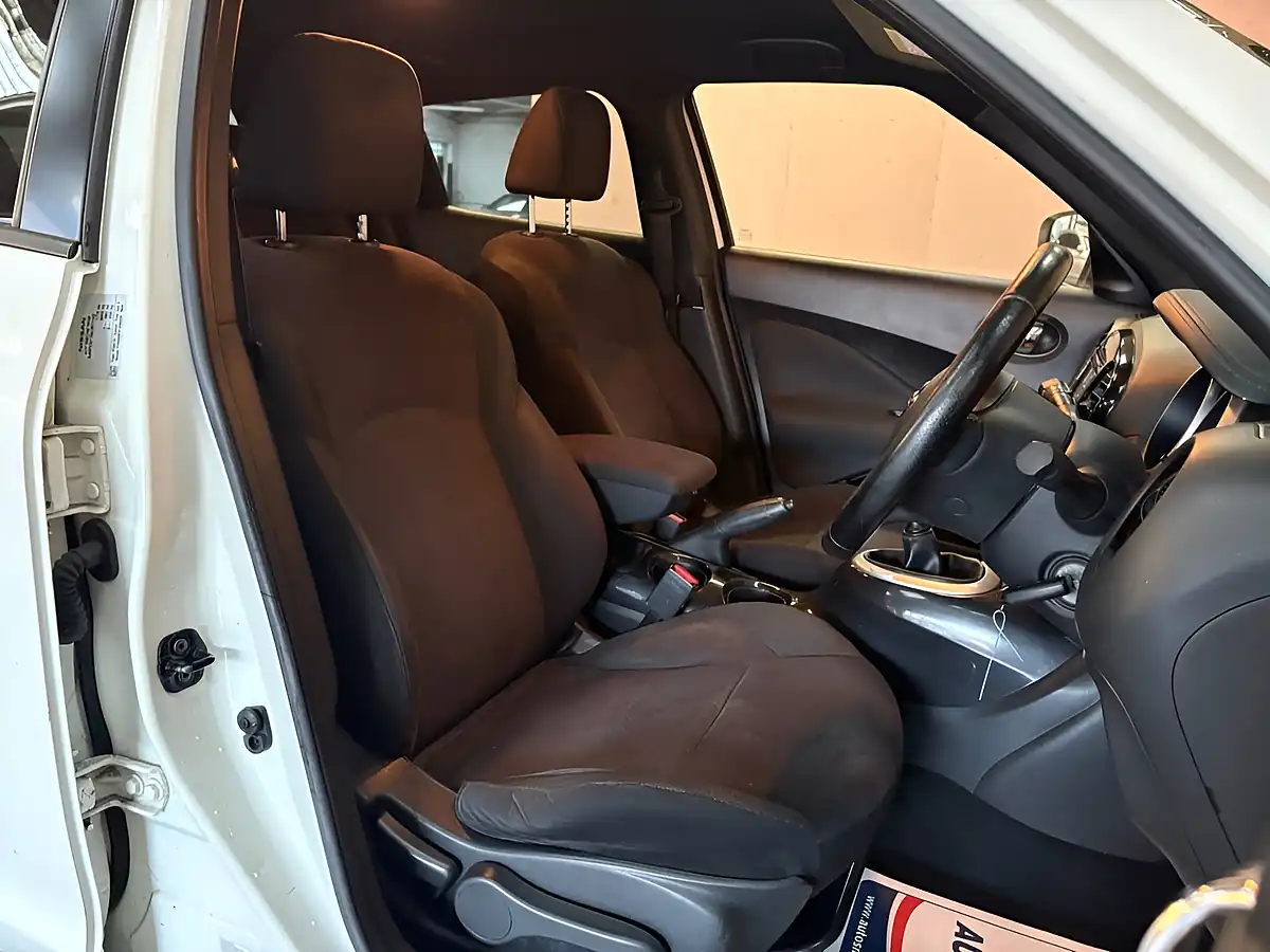 Used 2015 Nissan Juke Acenta Premium White - Interior and Exterior details 14