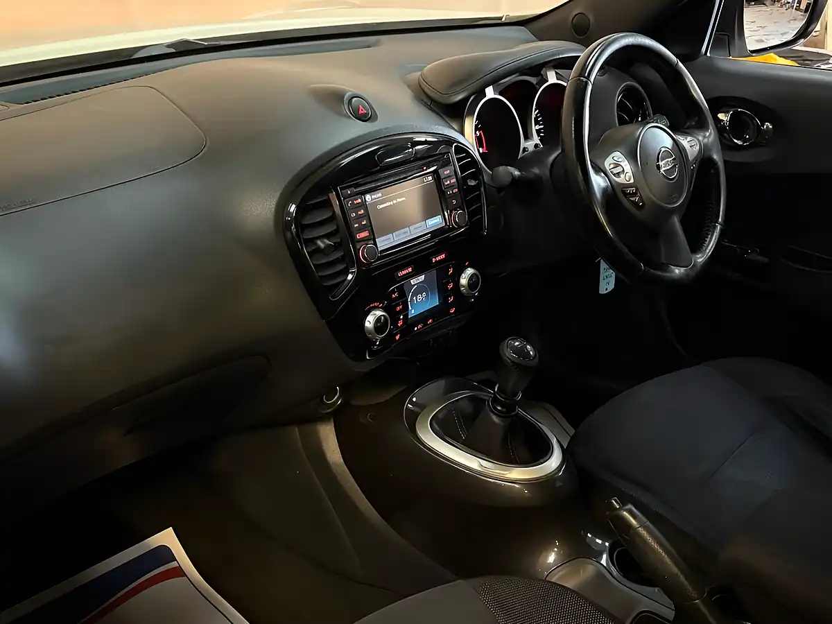 Used 2015 Nissan Juke Acenta Premium White - Interior and Exterior details 16