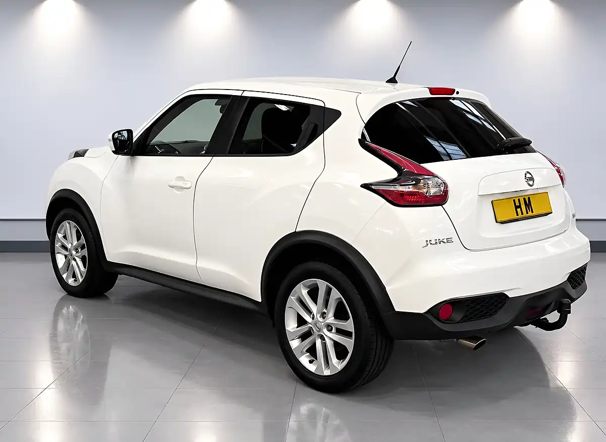 Used 2015 Nissan Juke Acenta Premium White - Interior and Exterior details 17