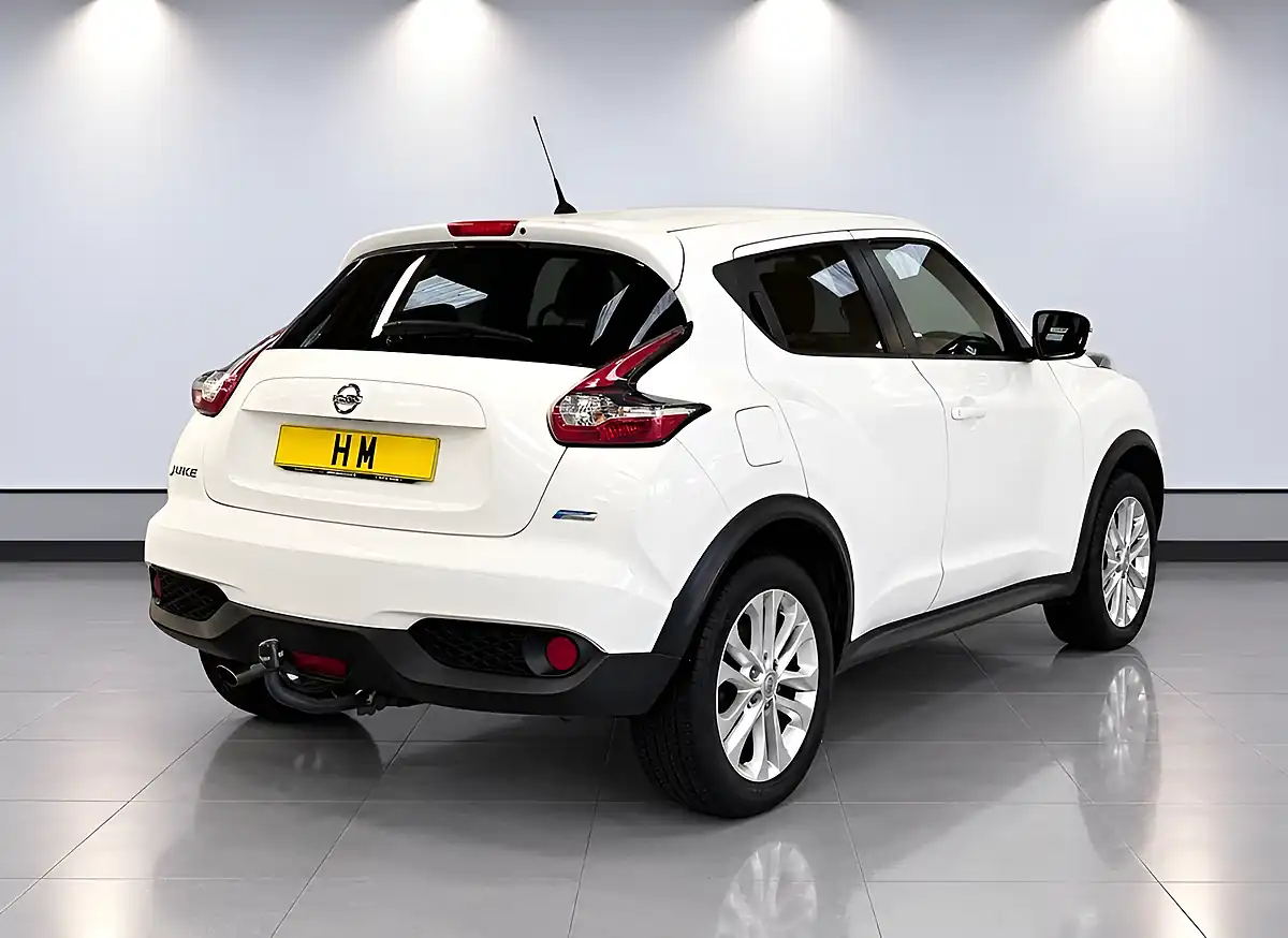 Used 2015 Nissan Juke Acenta Premium White - Interior and Exterior details 18