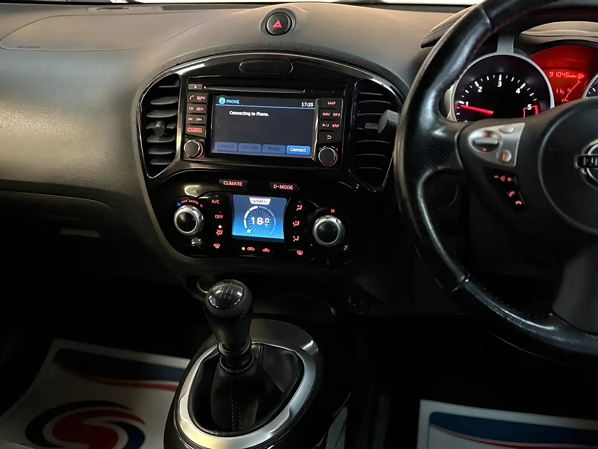 Used 2015 Nissan Juke Acenta Premium White - Interior and Exterior details 6