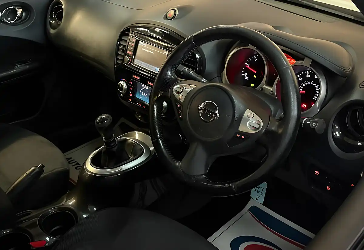 Used 2015 Nissan Juke Acenta Premium White - Interior and Exterior details 8