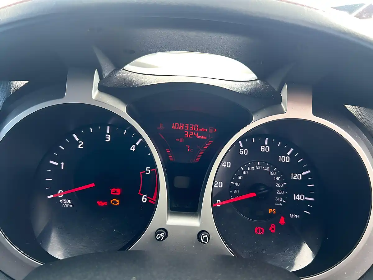 Used 2015 Nissan Juke Acenta Premium White - Interior and Exterior details 11