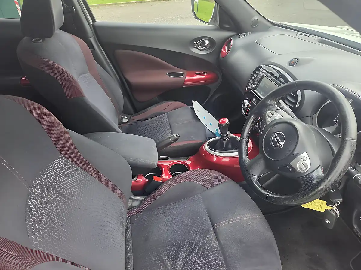 Used 2015 Nissan Juke Acenta Premium White - Interior and Exterior details 12