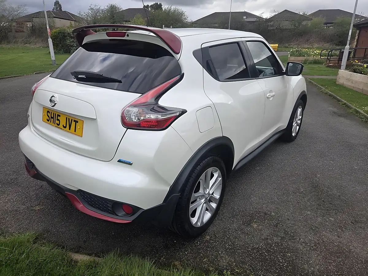 Used 2015 Nissan Juke Acenta Premium White - Interior and Exterior details 5