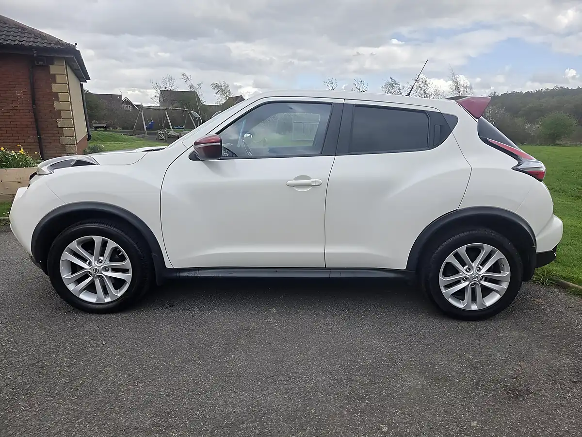 Used 2015 Nissan Juke Acenta Premium White - Interior and Exterior details 8