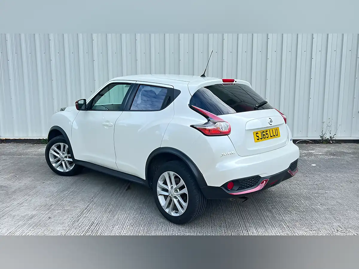 Used 2015 Nissan Juke Acenta Premium White - Interior and Exterior details 10