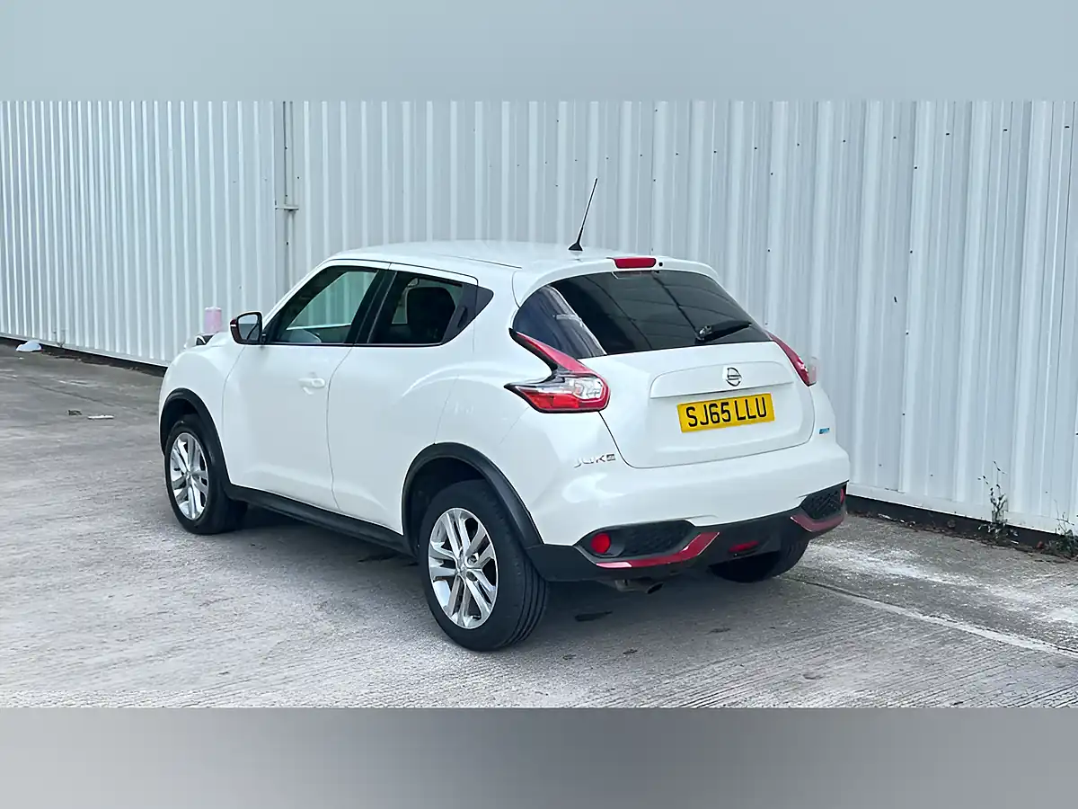 Used 2015 Nissan Juke Acenta Premium White - Interior and Exterior details 11