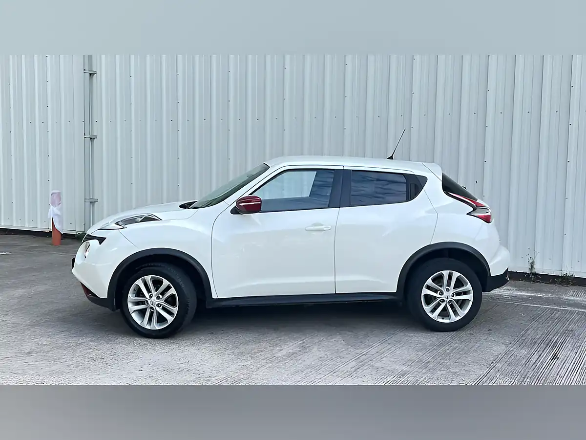 Used 2015 Nissan Juke Acenta Premium White - Interior and Exterior details 12