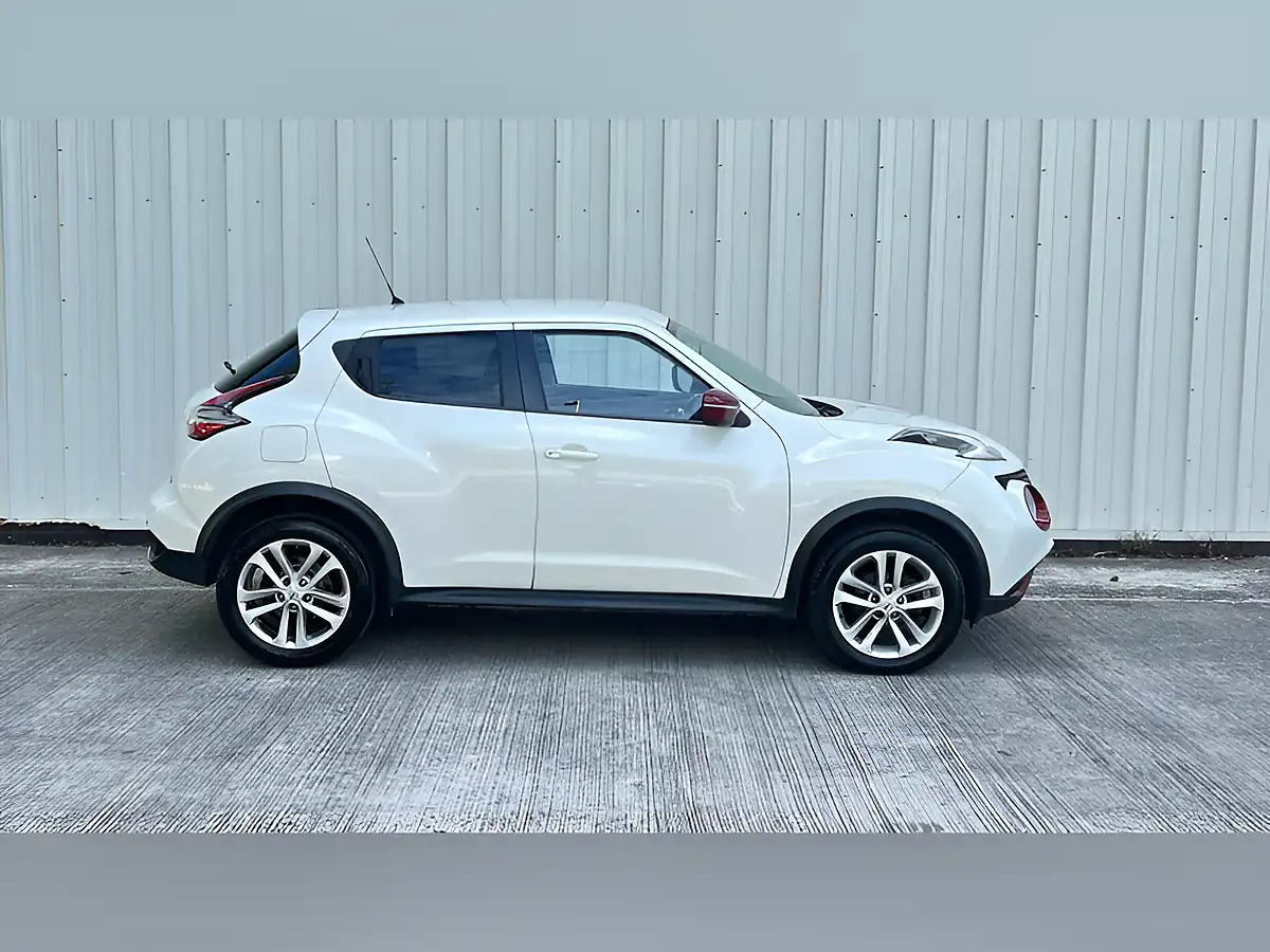 Used 2015 Nissan Juke Acenta Premium White - Interior and Exterior details 15