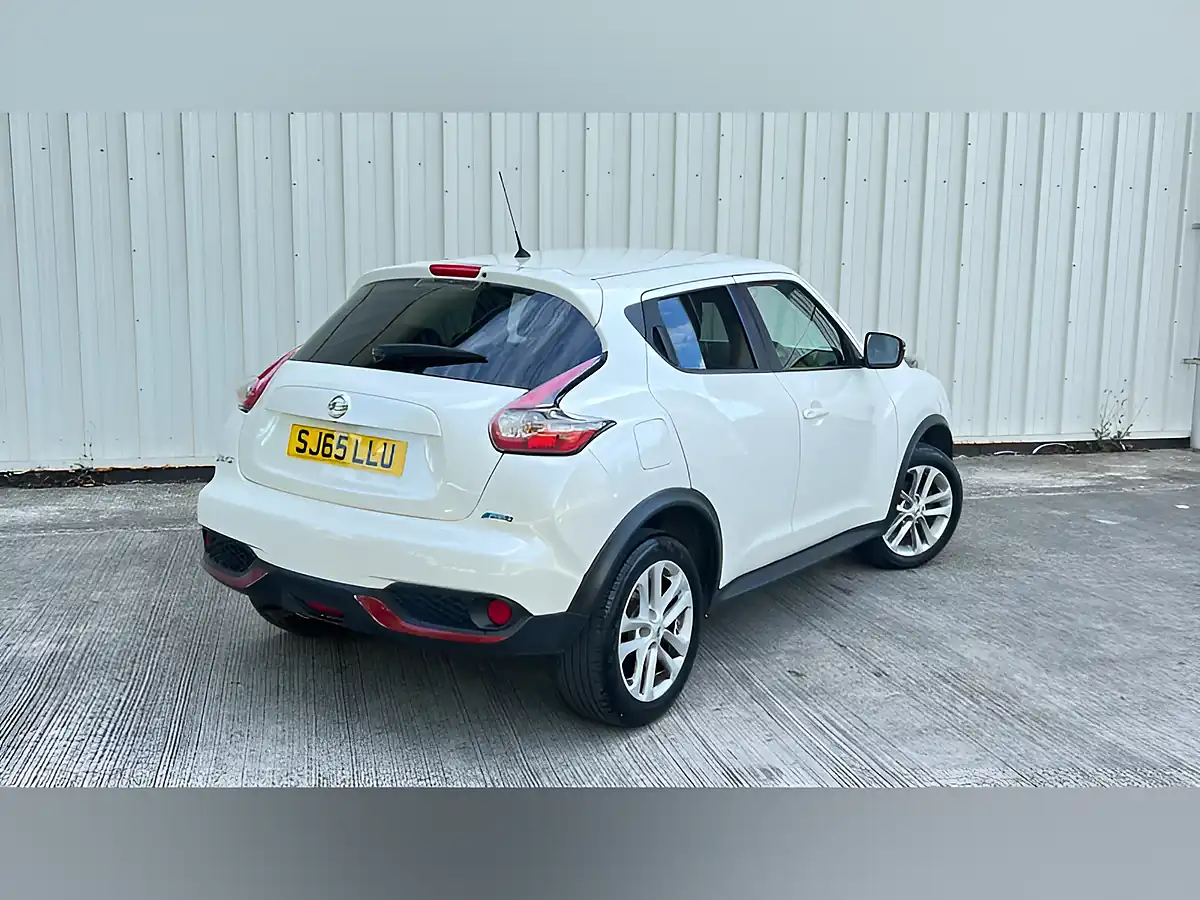 Used 2015 Nissan Juke Acenta Premium White - Interior and Exterior details 17
