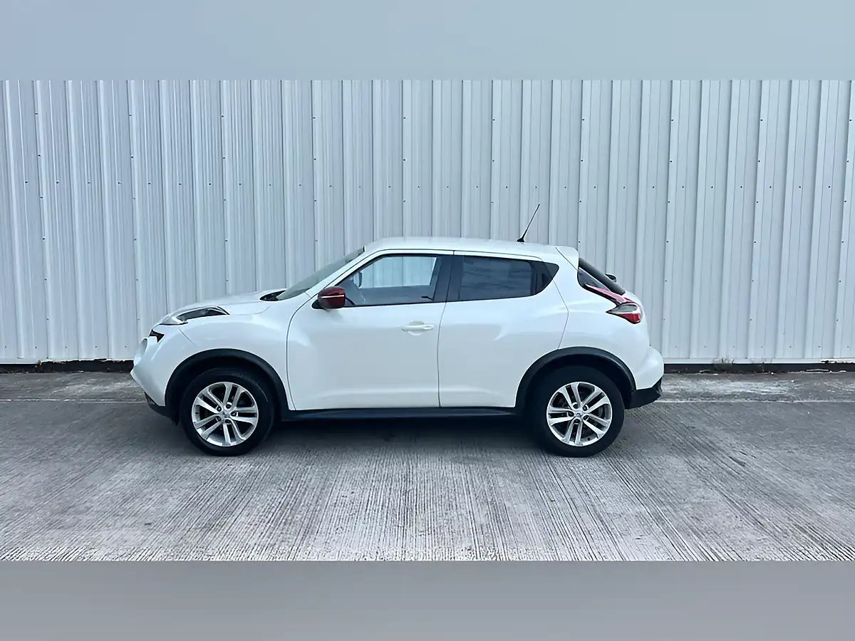 Used 2015 Nissan Juke Acenta Premium White - Interior and Exterior details 4